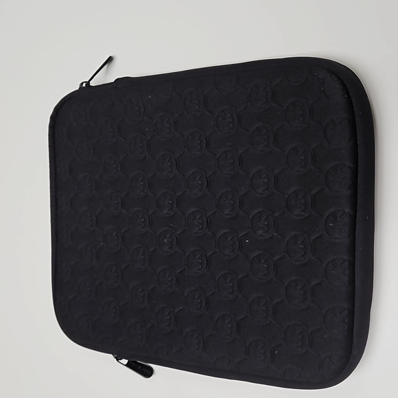 Sale: Michael Kors Ipad Sleeve - Picture 2 of 4